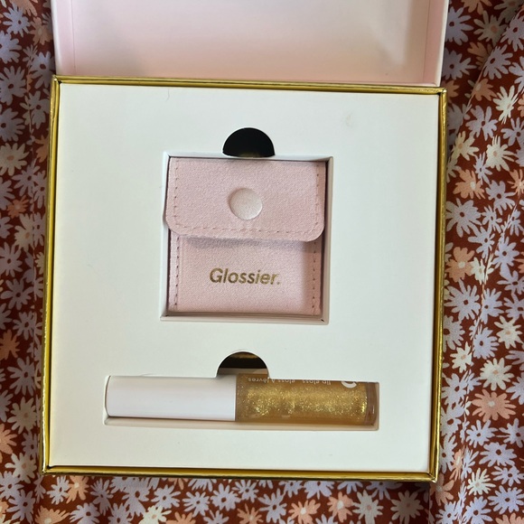 Glossier limited edition gold kit - Picture 3 of 5